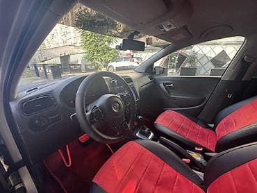 mini cuper: Volkswagen Polo: 2011 г., 1.6 л, Автомат, Бензин, Седан — 4