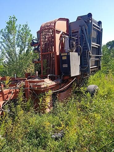 Транспорт: Прицепной свекловичный комбайн Agromaster (модель на табличке — 2