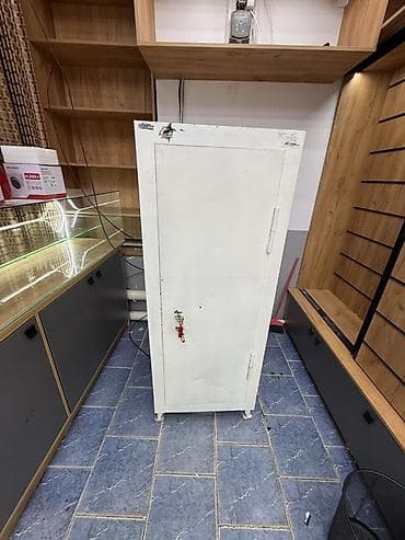 Окна и комплектующие: Металлический шкаф-сейф с ключевым замком - Материал: сталь — 2