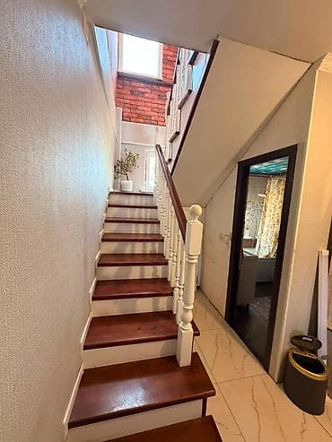 Үйлөр: 🏡 Продается просторный двухэтажный дом в районе Ак-Ордо 3! 📐 Площадь — 9