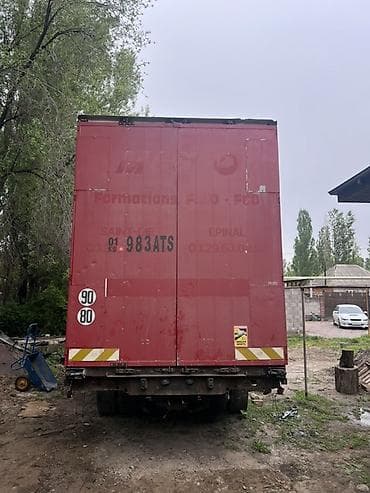 авто кран: Кузов тентованный — 2