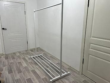 напольные вешелки: Напольная вешалка-стойка для одежды, металлическая. Характеристики: - — 4