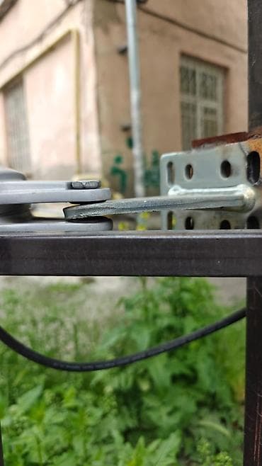 тиски для ювелиров: Металлический верстак с тисками и навесным оборудованием Описание: - — 7