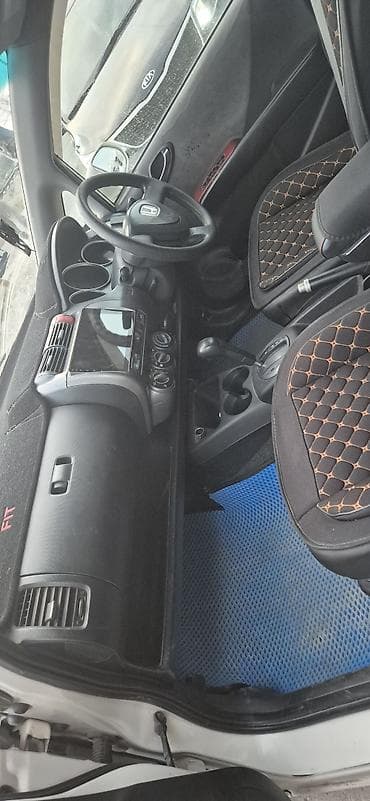 Продажа авто: Honda Fit: 2002 г., 0.4 л, Вариатор, Газ, Хэтчбэк — 5