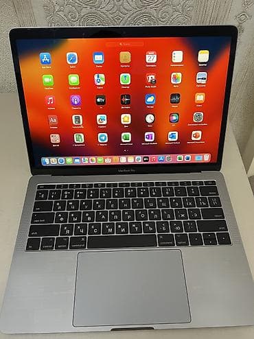 macbook pro 15 2016: Ноутбук Apple MacBook в серебристом цвете. Устройство имеет — 2