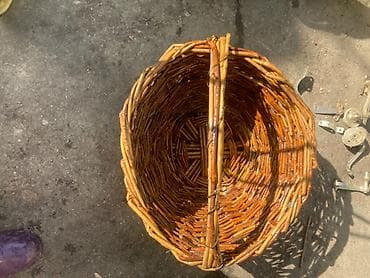 Свечи и подсвечники: Продам ивовую корзину больше размера, объем 20 литров. 1000 сомов — 2