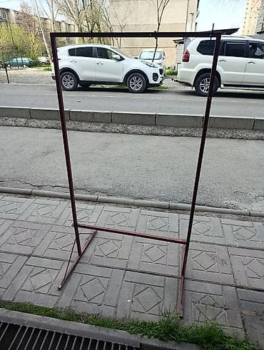 кронштейн для вешалки: Напольная стойка/рама из металлического профиля для баннера, растяжки — 2