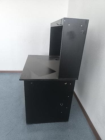 стол разделочный: Компьютерный стол Б/У 70 длина
60 ширина — 3