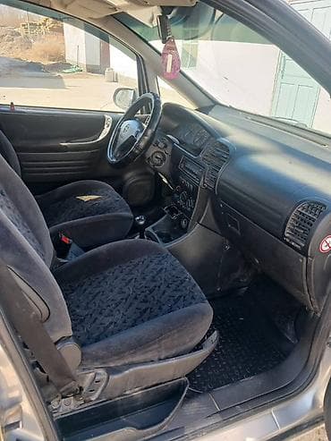 toyota mark 1: Opel Zafira: 2000 г., Минивэн — 5