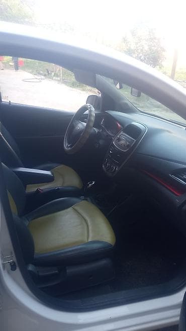 Транспорт: Chevrolet Spark: 2016 г., 1 л, Автомат, Бензин, Хэтчбэк — 8