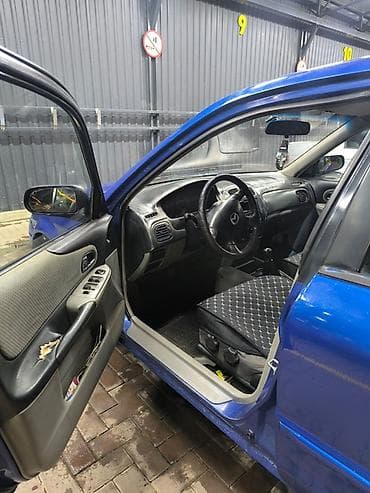 mazda 3: Mazda 323: 2001 г., 1.6 л, Механика, Бензин, Хэтчбэк — 9