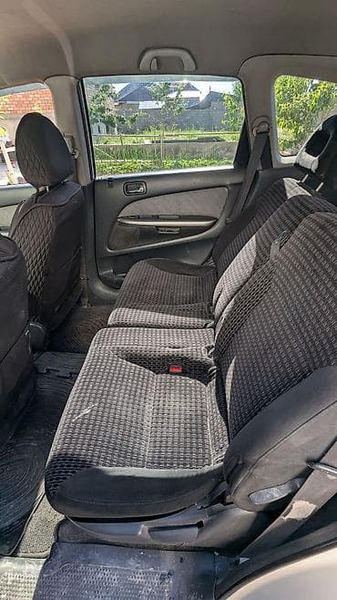 китайский бусик: Honda Stream: 2001 г., 2 л, Автомат, Бензин, Минивэн — 5