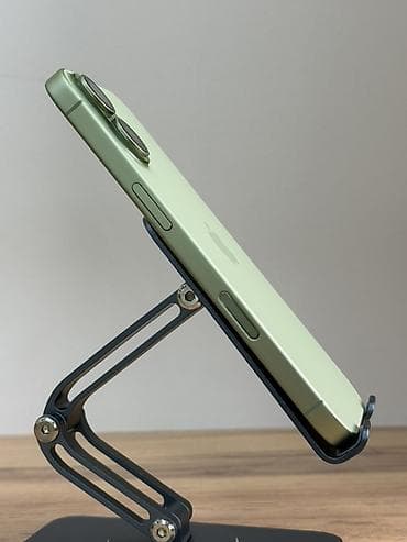 IPhone 17, Б/у, 256 ГБ, Зеленый, Защитное стекло, Чехол, 99 % — 2