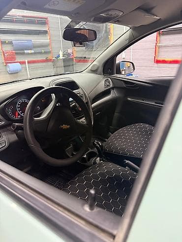 шевроле спарк 2017: Chevrolet Spark: 2017 г., 1 л, Автомат, Бензин, Хэтчбэк — 4