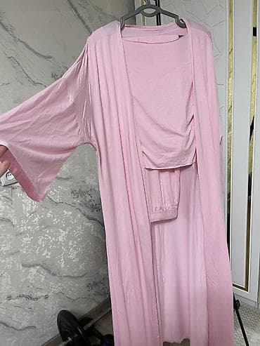 Атайын кийим: Домашний комплект из мягкого трикотажа, цвет нежно‑розовый. Состав — 2