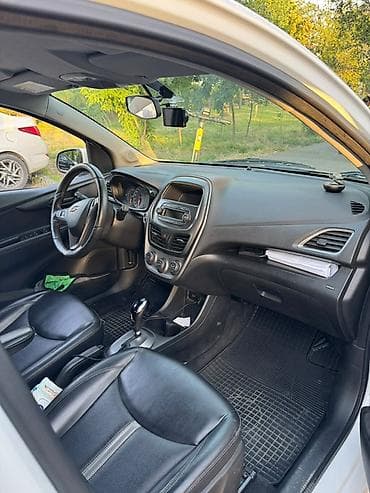 step 2: Chevrolet Spark: 2018 г., 1 л, Вариатор, Бензин, Хэтчбэк — 9