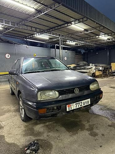 Volkswagen Golf: 1992 г., 1.8 л, Механика, Бензин, Хэтчбэк
