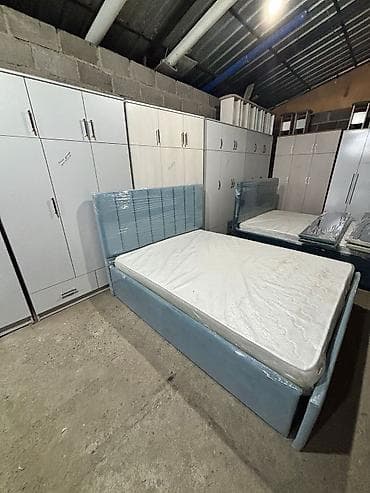 кресла мягкие: Двуспальная кровать с мягким изголовьем и матрасом - Размер — 5