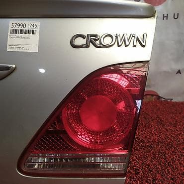 Фонарь крышки багажника правый для Toyota Crown S182, 2004 г.