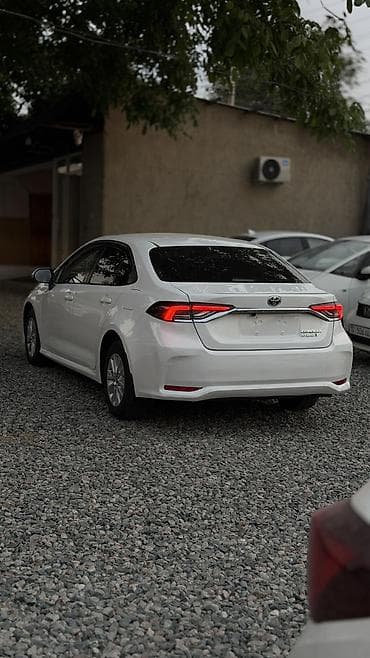 карол: Toyota Corolla: 2021 г., 1.8 л, Вариатор, Гибрид, Седан — 4