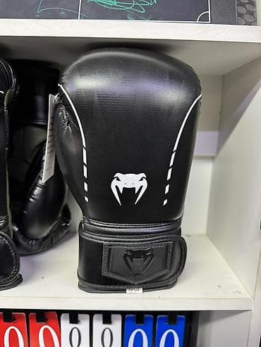 nike react: Боксерские перчатки Venum (модель с логотипом кобры), черные. - — 1