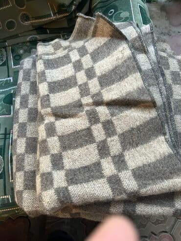 б у шкаф ош: Одеяло, СССР, Колдонулган, Жүн, Кыш, Эки тараптуу — 2