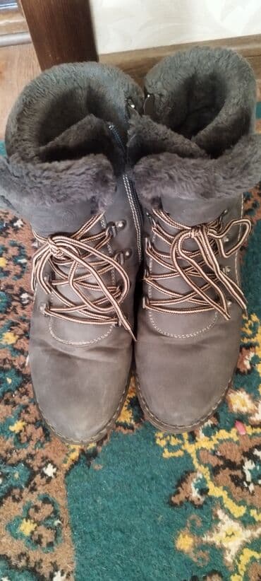 сапоги из натурального меха и кожи: Сапоги женские 38-39 размер, 200 сом — 11