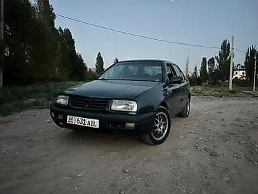 Volkswagen Vento: 1993 г., 1.8 л, Механика, Бензин, Седан — 2