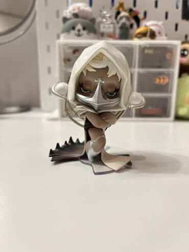 одежды для новорожденных: Коллекционная виниловая фигурка в стиле дизайнерского арт-той. - — 1