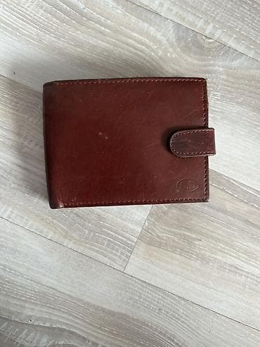 pull and beer: Мужской кожаный кошелек из гладкой коричневой кожи. Особенности: - — 1