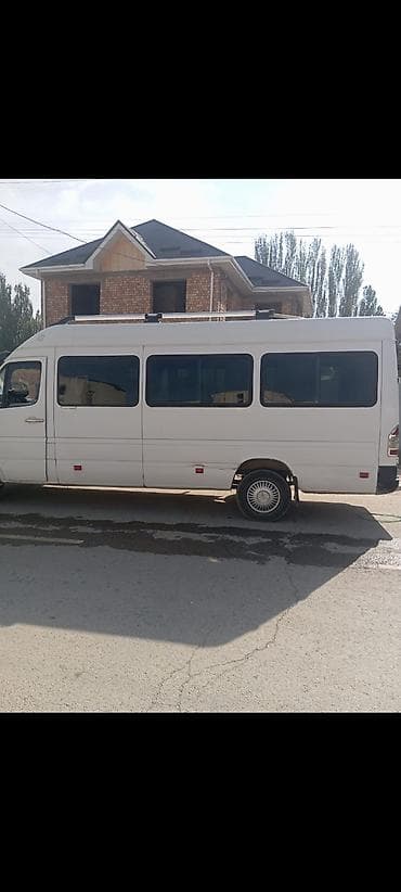 a 21: Mercedes-Benz Sprinter — пассажирский микроавтобус (длинная база — 3