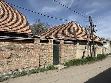 большой сад: Продаётся добротный частный дом, по документам 5 соток по факту 6, дом — 3