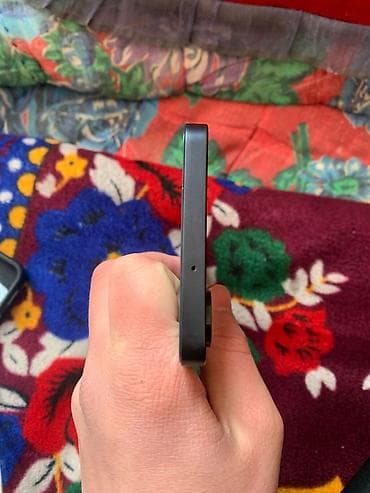 google pixel: Смартфон (черный корпус) - Плоские грани, компактный тонкий корпус. - — 1