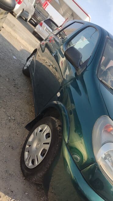 Toyota Yaris Verso: 2001 г., 1.3 л, Механика, Бензин, Хэтчбэк