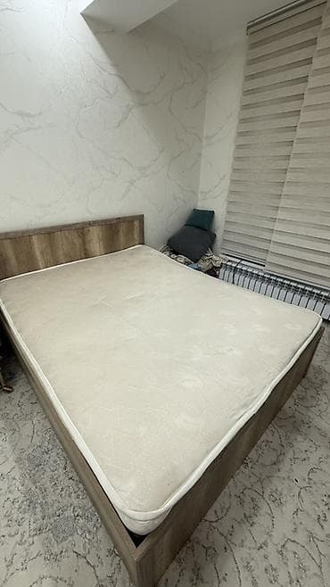 Двуспальный матрас

- Размер: 160×200 см