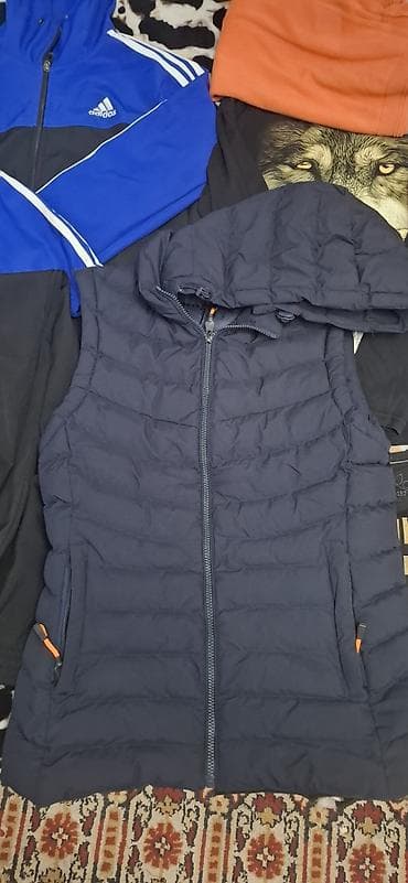 leopard 5: - Спортивный костюм Adidas: ветровка и штаны. - Несколько футболок с — 5
