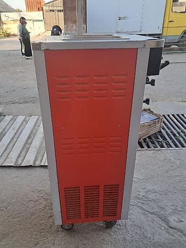 Фризер для мягкого мороженого (Ice Cream Machine), напольный, с тремя