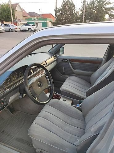 Унаа сатуу: Mercedes-Benz W124: 1989 г., 2.3 л, Кол менен иштөөчү, Бензин, Седан — 2