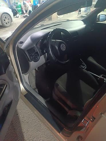 Volkswagen Bora: 2001 г., 1.6 л, Механика, Бензин, Седан