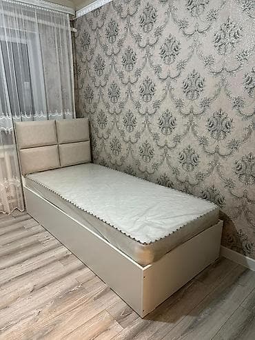 Спальный гарнитур в светлых тонах (крем/белый): - Кровать