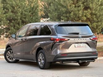 покрышка 17 5: Toyota Sienna: 2021 г., 2.5 л, Вариатор, Гибрид, Минивэн — 2