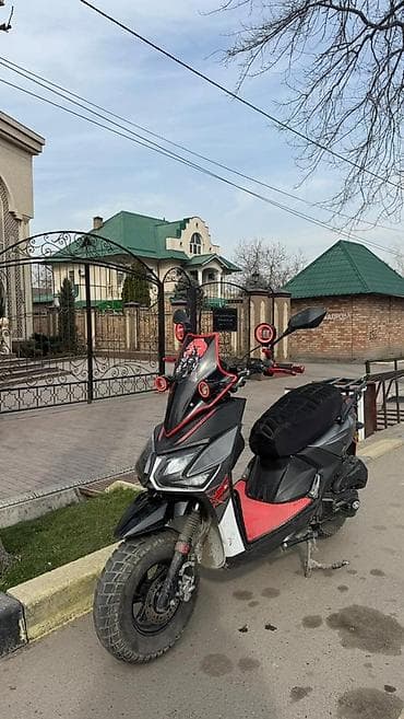 скутера сузуки: Скутер 50–150 см³ спортивного стиля с тюнингом освещения и — 1