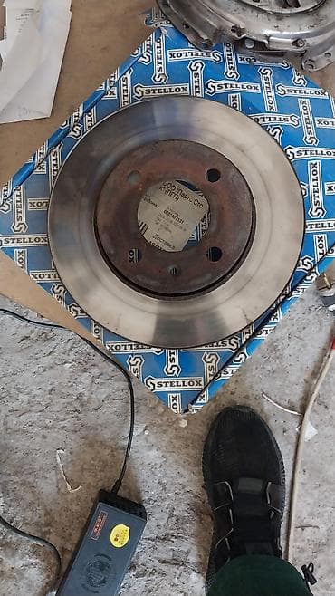 шляпы на: Предний тормозной диск Volkswagen 1995 г., Б/у, Оригинал, Германия — 3