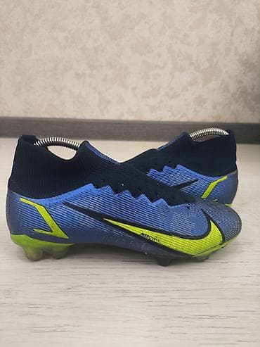 кеды футбольные: Футбольные бутсы Nike Mercurial Superfly с носком-манжетой. - Модель — 2