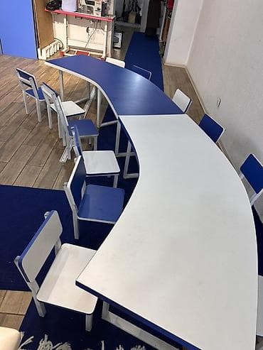 гарнитур детский: Комплект детского стола и стула — 3