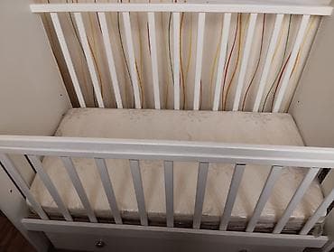 спальний: Детская кроватка с маятниковым механизмом и опускающейся передней — 1