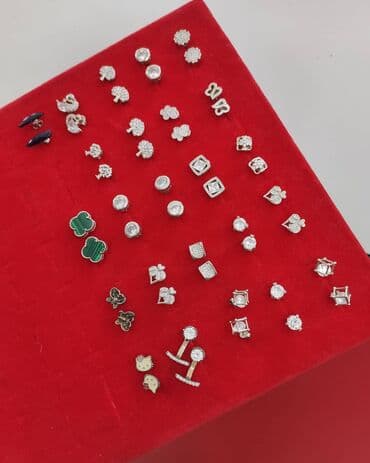 Ювелирные изделия: Гвоздики
Серебро пробы 925
Для подробности пишите на Ватсапп — 2