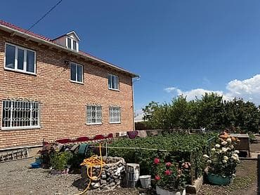 дом в караколе: 🏡 Продаётся капитальный кирпичный дом в центре города 📍 Локация — 2
