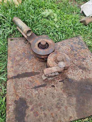 haynes pro: Ручной трубогиб/роликовый гибочный узел на металлической плите. - — 2