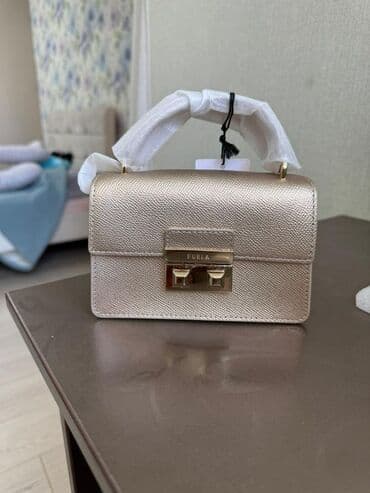 продать золотую цепочку: Мини-сумка Furla, модель с верхней короткой ручкой. - Материал — 1